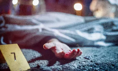 बांद्रा ग्राउंड में JCB की चपेट में आने से बुजुर्ग महिला की मौत; ऑपरेटर पर केस दर्ज बांद्रा ग्राउंड में JCB की चपेट में आने से बुजुर्ग महिला की मौत; ऑपरेटर पर केस दर्ज