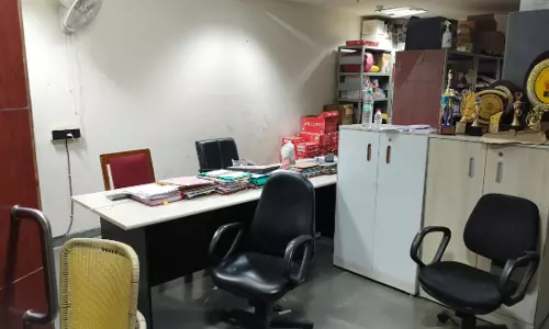 हड़ताल के चलते दफ्तरों में सन्नाटा, कामकाज प्रभावित हड़ताल के चलते दफ्तरों में सन्नाटा, कामकाज प्रभावित