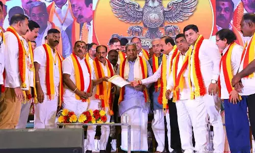 बाइलिंगुअल पॉलिसी: कैबिनेट में चर्चा के बाद लिया जाएगा फैसला; CM ने वादा किया