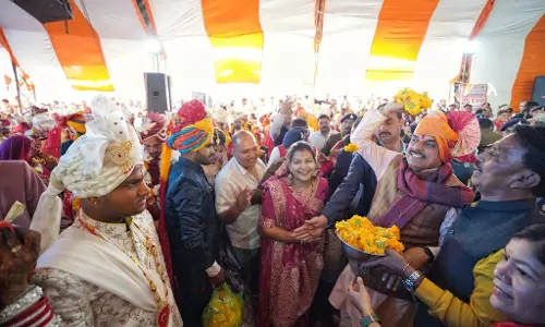 Indore: नवदंपतियों के लिए CM मोहन ने दिया आशीर्वाद Indore: नवदंपतियों के लिए CM मोहन ने दिया आशीर्वाद