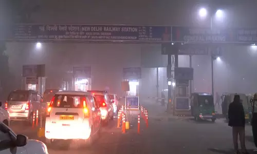 दिल्ली में घने कोहरे से रेलवे ट्रेनों में देरी, यात्रियों ने शिकायत की