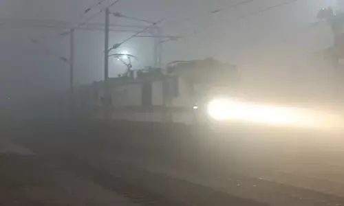 Bhopal: ठंड और कोहरे से रेल यातायात प्रभावित Bhopal: ठंड और कोहरे से रेल यातायात प्रभावित