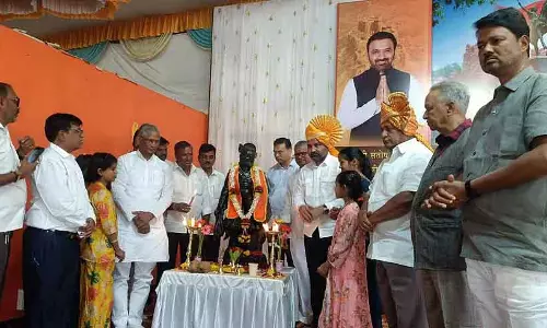 शिक्षा को ज़्यादा प्राथमिकता दें: Minister Santosh Lad