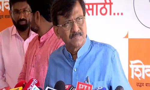 पिंपरी-चिंचवड चुनावों में NCP गठबंधन पर संजय राउत का हमला, अजीत पवार से जवाब की मांग