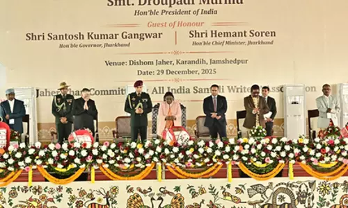Jharkhand: राष्ट्रपति ने ओल चिकी शताब्दी समारोह में संथाली में गाना गाया Jharkhand: राष्ट्रपति ने ओल चिकी शताब्दी समारोह में संथाली में गाना गाया