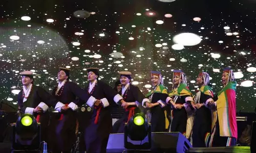 Kangra Carnival में ‘बॉलीवुड नाइट’ ने दर्शकों को मंत्रमुग्ध कर दिया Kangra Carnival में ‘बॉलीवुड नाइट’ ने दर्शकों को मंत्रमुग्ध कर दिया