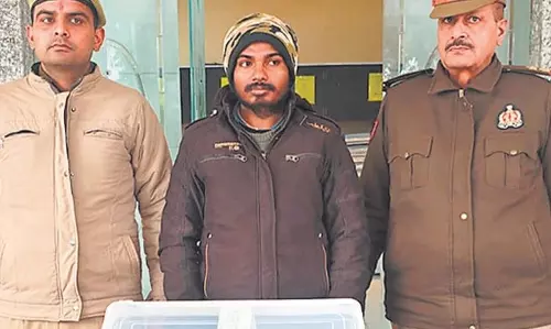 Bareilly: विदेश भेजने के झांसे में फंसे छात्र, इंजीनियर गिरफ्तार Bareilly: विदेश भेजने के झांसे में फंसे छात्र, इंजीनियर गिरफ्तार