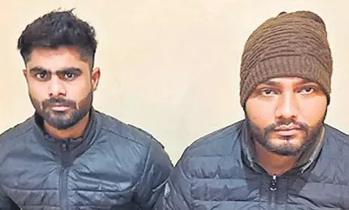 Bareilly: वीडियो ने विवाद खोला, लाइसेंस पर सिफारिश जारी Bareilly: वीडियो ने विवाद खोला, लाइसेंस पर सिफारिश जारी