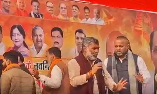 नेता जी की जेब से 50 हजार की गड्डी गिर गई, भावुक अपील हुई नेता जी की जेब से 50 हजार की गड्डी गिर गई, भावुक अपील हुई