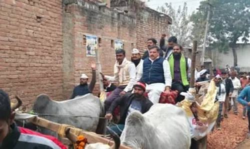 Bareilly: जरौल गांव में आप सांसद का बैलगाड़ी प्रदर्शन, बजरंग दल पर निशाना Bareilly: जरौल गांव में आप सांसद का बैलगाड़ी प्रदर्शन, बजरंग दल पर निशाना