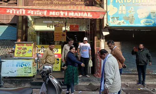 मोती महल पर रायपुर निगम ने लगाया 10 हजार रुपये जुर्माना मोती महल पर रायपुर निगम ने लगाया 10 हजार रुपये जुर्माना