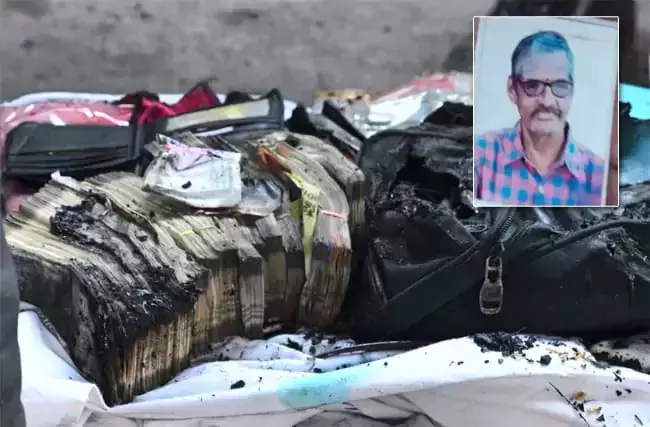 Ernakulam एक्सप्रेस में आग मृतक यात्री के बैग से ₹5.80 लाख कैश और सोना मिला Ernakulam एक्सप्रेस में आग मृतक यात्री के बैग से ₹5.80 लाख कैश और सोना मिला