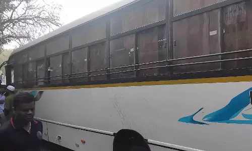 Pune : म्हाडा कॉलोनी के पास बस की टक्कर में पैदल यात्री की मौत, सुरक्षा को लेकर चिंता बढ़ी Pune : म्हाडा कॉलोनी के पास बस की टक्कर में पैदल यात्री की मौत, सुरक्षा को लेकर चिंता बढ़ी