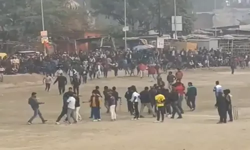 क्रिकेट मैच के दौरान हंगामा...पुलिस पर लगा चौंकाने वाला आरोप क्रिकेट मैच के दौरान हंगामा...पुलिस पर लगा चौंकाने वाला आरोप