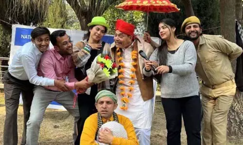 ‘Natarang’ ने डोगरी नाटक ‘गट्टे-च-मानू’ का मंचन किया ‘Natarang’ ने डोगरी नाटक ‘गट्टे-च-मानू’ का मंचन किया