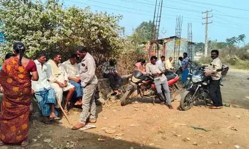 खम्मम जिले में किसान Fertilizer की कमी से जूझ रहे