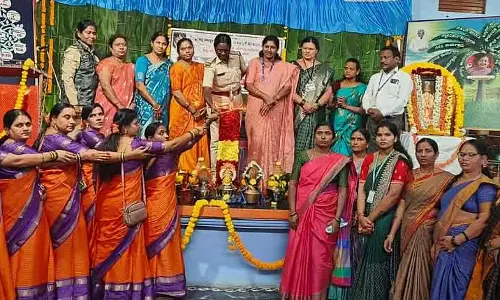 परिवार की आर्थिक तरक्की में महिलाओं की भूमिका बहुत बड़ी है: SI K. Nagarathna परिवार की आर्थिक तरक्की में महिलाओं की भूमिका बहुत बड़ी है: SI K. Nagarathna