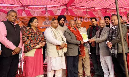 JAMMU: कवि सम्मेलन के ज़रिए वाजपेयी को श्रद्धांजलि दी गई JAMMU: कवि सम्मेलन के ज़रिए वाजपेयी को श्रद्धांजलि दी गई