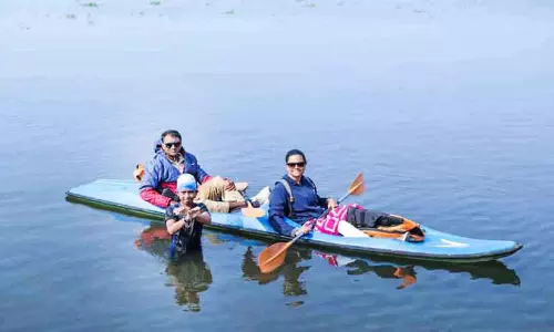 Kerala : सातवीं क्लास के बच्चे ने हाथ बांधकर वेम्बनाड झील में 11 km तैराकी की Kerala : सातवीं क्लास के बच्चे ने हाथ बांधकर वेम्बनाड झील में 11 km तैराकी की