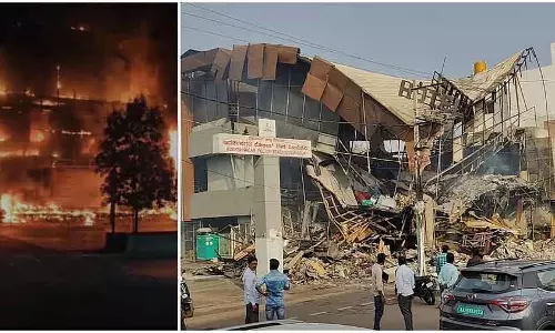 Short circuit accident : आग बुझने से पहले ही कृष्णा होटल जलकर खाक हो गया Short circuit accident : आग बुझने से पहले ही कृष्णा होटल जलकर खाक हो गया