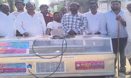 Akshara Foundation ने थुंगाथुर्थी पंचायत को फ्रीजर दान किया Akshara Foundation ने थुंगाथुर्थी पंचायत को फ्रीजर दान किया