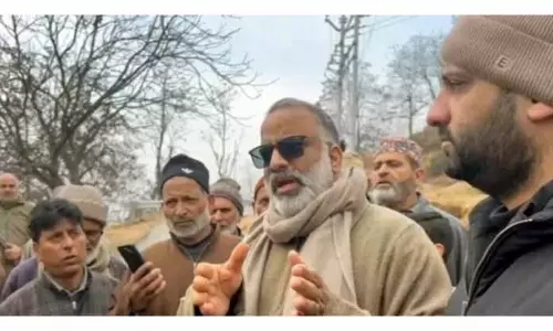 Salman Sagar ने नागबल दारा का दौरा किया, परेशान परिवार को मदद का भरोसा दिया Salman Sagar ने नागबल दारा का दौरा किया, परेशान परिवार को मदद का भरोसा दिया