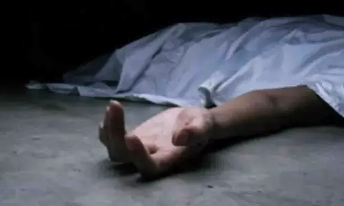 देवगढ़ में परिवार की त्रासदी, माता-पिता की मौत के बाद बच्चा जंगल में मिला देवगढ़ में परिवार की त्रासदी, माता-पिता की मौत के बाद बच्चा जंगल में मिला