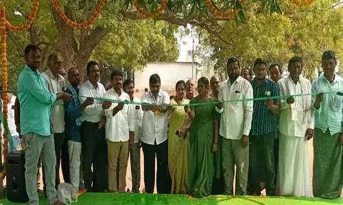 Sonthuri पाठशाला के लिए आर्ट प्लेटफॉर्म बनाने वाले डोनर Sonthuri पाठशाला के लिए आर्ट प्लेटफॉर्म बनाने वाले डोनर