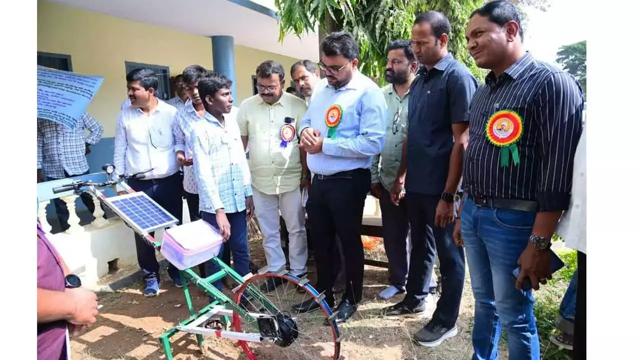 Telangana: नगर कुरनूल में जिला स्तरीय इंस्पायर विज्ञान प्रदर्शनी का उद्घाटन Telangana: नगर कुरनूल में जिला स्तरीय इंस्पायर विज्ञान प्रदर्शनी का उद्घाटन