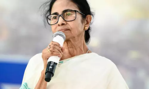TMC ने ECI से बुजुर्ग और बीमार मतदाताओं के लिए कार्रवाई की मांग की TMC ने ECI से बुजुर्ग और बीमार मतदाताओं के लिए कार्रवाई की मांग की
