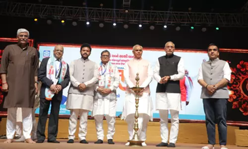 गुजरात के राज्यपाल ने नमोत्सव में किया शामिल, PM मोदी पर आधारित शो गुजरात के राज्यपाल ने नमोत्सव में किया शामिल, PM मोदी पर आधारित शो