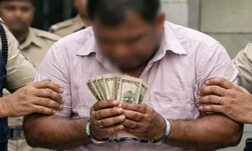 बिहार: बिक्री कर विभाग का चपरासी 75,000 रुपए रिश्वत लेते पकड़ा गया