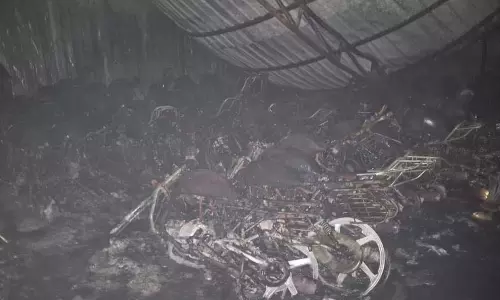 भनपुरी हीरो बाइक शोरूम में भीषण आग, 30 बाइक जलकर खाक भनपुरी हीरो बाइक शोरूम में भीषण आग, 30 बाइक जलकर खाक