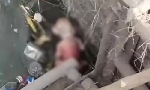 नहर के तीन नंबर गेट पर मटके में मिला मासूम का शव, फैली सनसनी नहर के तीन नंबर गेट पर मटके में मिला मासूम का शव, फैली सनसनी