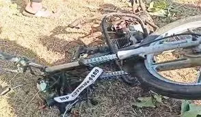Sehore: चलती बाइक में ब्लास्ट, मची अफरा-तफरी Sehore: चलती बाइक में ब्लास्ट, मची अफरा-तफरी