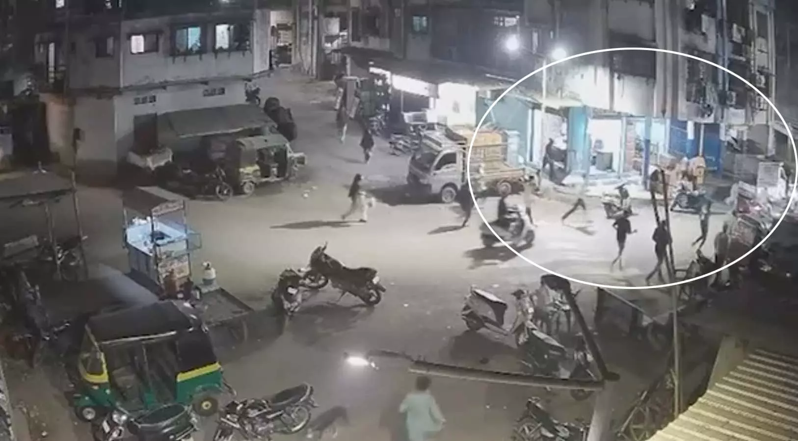 CCTV में कैद मौत...क्षण भर का गुस्सा और खत्म हुई जिंदगी CCTV में कैद मौत...क्षण भर का गुस्सा और खत्म हुई जिंदगी
