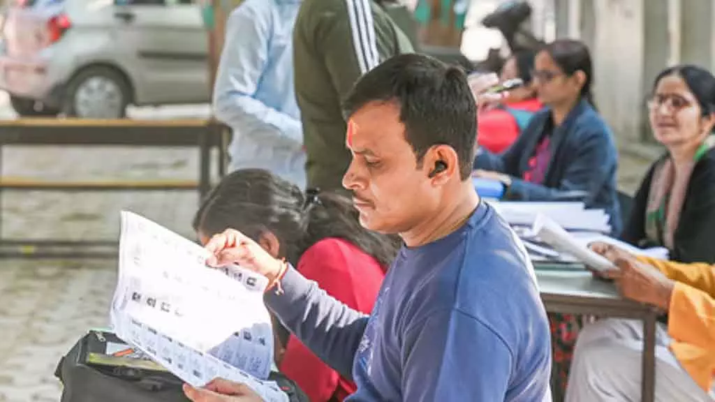 नए वोटर रजिस्ट्रेशन फॉर्म में एफिडेविट सबूत की कमी: लोगों में गुस्सा नए वोटर रजिस्ट्रेशन फॉर्म में एफिडेविट सबूत की कमी: लोगों में गुस्सा