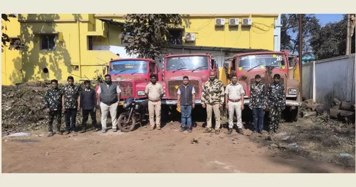 Odisha: क्योंझर में मैंगनीज ले जा रहे तीन डंपर जब्त Odisha: क्योंझर में मैंगनीज ले जा रहे तीन डंपर जब्त