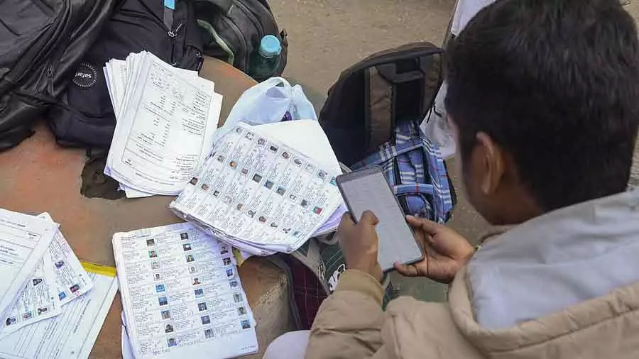 UP में वोटर लिस्ट से 2.89 करोड़ नाम हटाए गए UP में वोटर लिस्ट से 2.89 करोड़ नाम हटाए गए