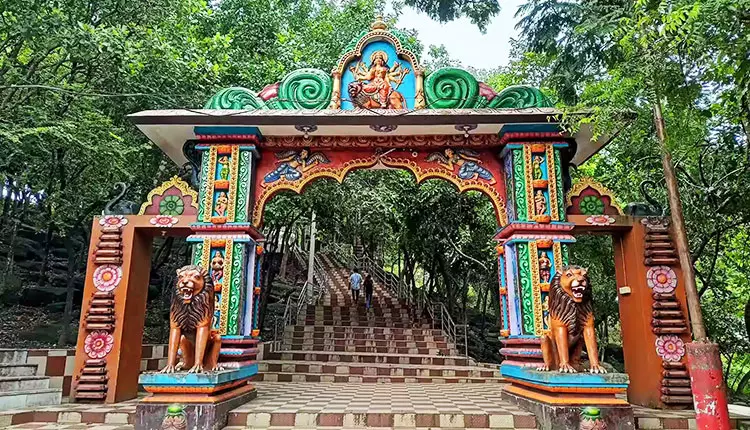 Bhubaneswar: हाथियों के झुंड के जाने के बाद शिखरचंडी मंदिर पर्यटकों के लिए फिर से खुला Bhubaneswar: हाथियों के झुंड के जाने के बाद शिखरचंडी मंदिर पर्यटकों के लिए फिर से खुला