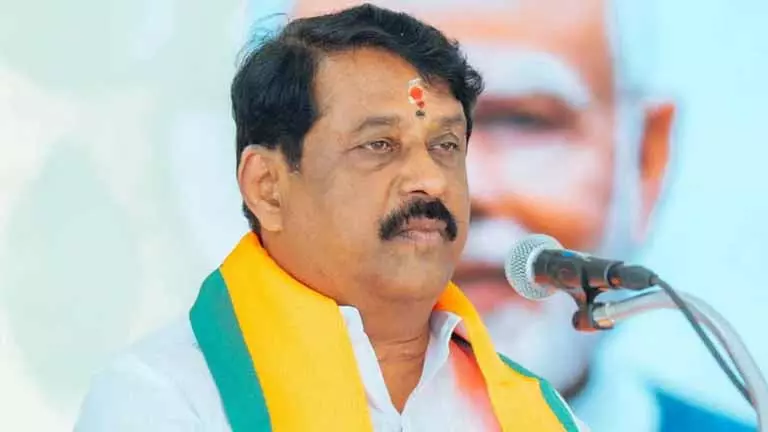 तमिलनाडु शराब की गिरफ्त में, महिलाओं के खिलाफ हिंसक अपराध बढ़ रहे हैं: Tamil Nadu BJP तमिलनाडु शराब की गिरफ्त में, महिलाओं के खिलाफ हिंसक अपराध बढ़ रहे हैं: Tamil Nadu BJP