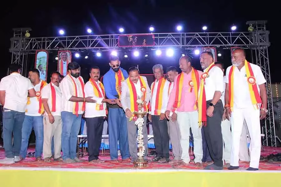 Karnataka : डी.पाल्या गांव में कन्नड़ राज्योत्सव Karnataka : डी.पाल्या गांव में कन्नड़ राज्योत्सव