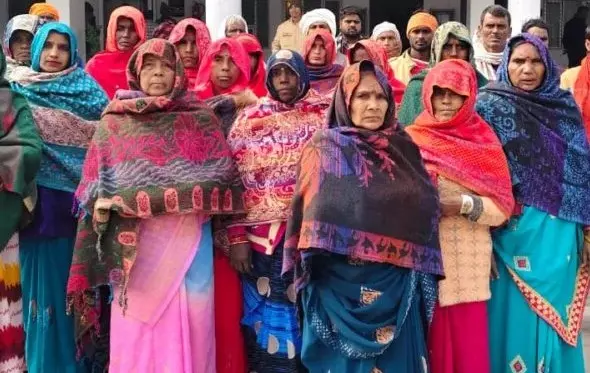 Farrukhabad: कब्रिस्तान विवाद में सी.एम. से मदद की गुहार Farrukhabad: कब्रिस्तान विवाद में सी.एम. से मदद की गुहार