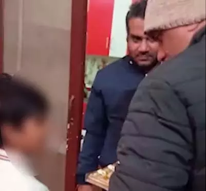 चोरी: जेवरात पर साफ किया हाथ, बच्चों की चॉकलेट पर भी बोला धावा चोरी: जेवरात पर साफ किया हाथ, बच्चों की चॉकलेट पर भी बोला धावा