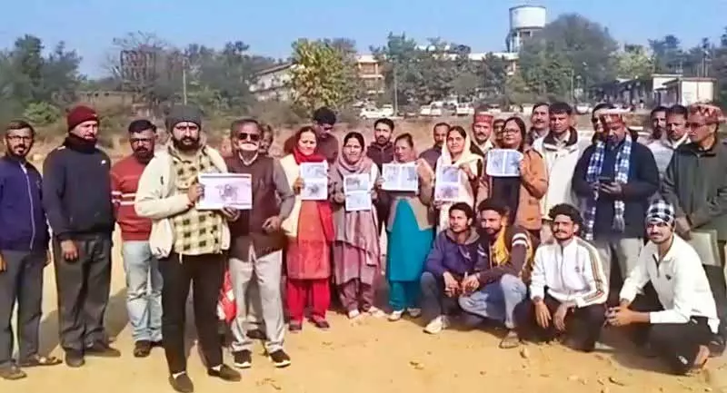 जवाली के लोगों ने पोंग वेटलैंड इलाके में जानवरों पर हो रहे अत्याचार का विरोध किया, SDM को मेमो सौंपा जवाली के लोगों ने पोंग वेटलैंड इलाके में जानवरों पर हो रहे अत्याचार का विरोध किया, SDM को मेमो सौंपा