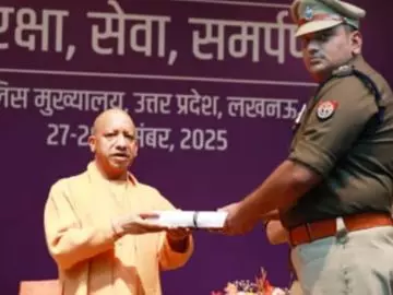 Bareilly: मुख्यमंत्री द्वारा एसएसपी को उत्कृष्ट सेवा पदक प्रदान Bareilly: मुख्यमंत्री द्वारा एसएसपी को उत्कृष्ट सेवा पदक प्रदान