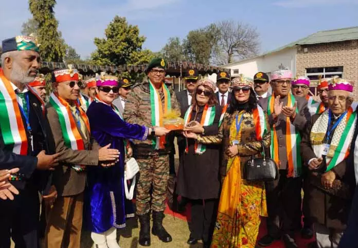 सेना ने ऑपरेशन सिंदूर और ऑपरेशन राहत के दौरान राहत कैंप शुरू करने के लिए GGF को सम्मानित किया सेना ने ऑपरेशन सिंदूर और ऑपरेशन राहत के दौरान राहत कैंप शुरू करने के लिए GGF को सम्मानित किया