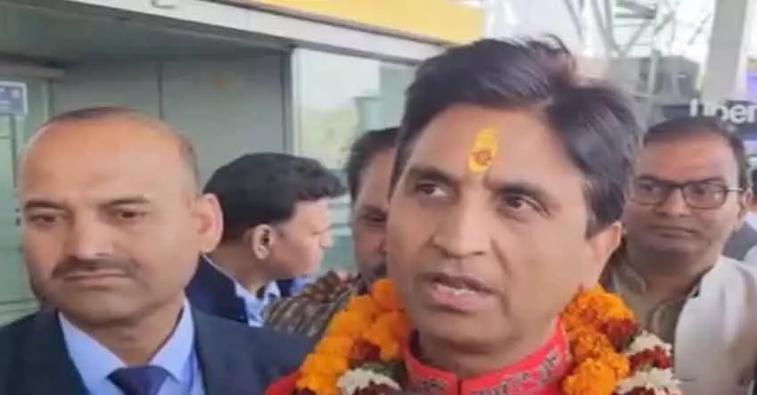 रायपुर में कवि कुमार विश्वास ने केंद्र सरकार से की ये खास मांग रायपुर में कवि कुमार विश्वास ने केंद्र सरकार से की ये खास मांग
