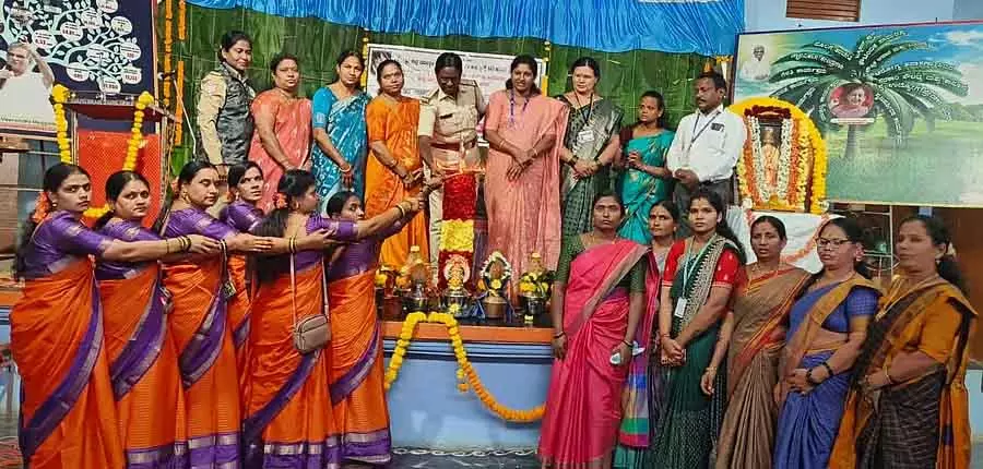 परिवार की आर्थिक तरक्की में महिलाओं की भूमिका बहुत बड़ी है: SI K. Nagarathna परिवार की आर्थिक तरक्की में महिलाओं की भूमिका बहुत बड़ी है: SI K. Nagarathna