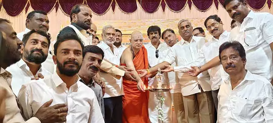 रेड्डी समुदाय को संगठित होना चाहिए: Vemananda Swamiji रेड्डी समुदाय को संगठित होना चाहिए: Vemananda Swamiji